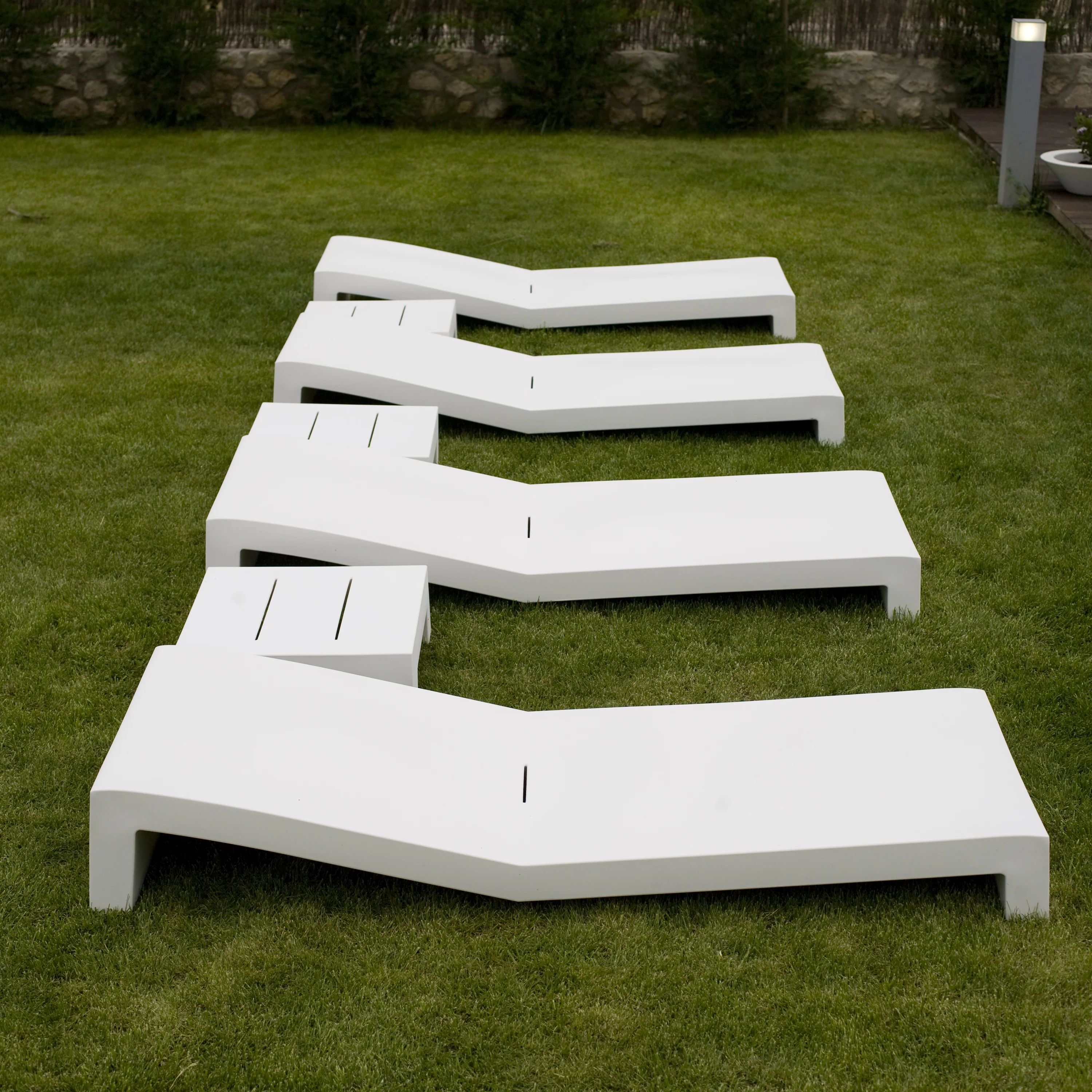 Jut Outdoor Sun Chaise Table - Image 24
