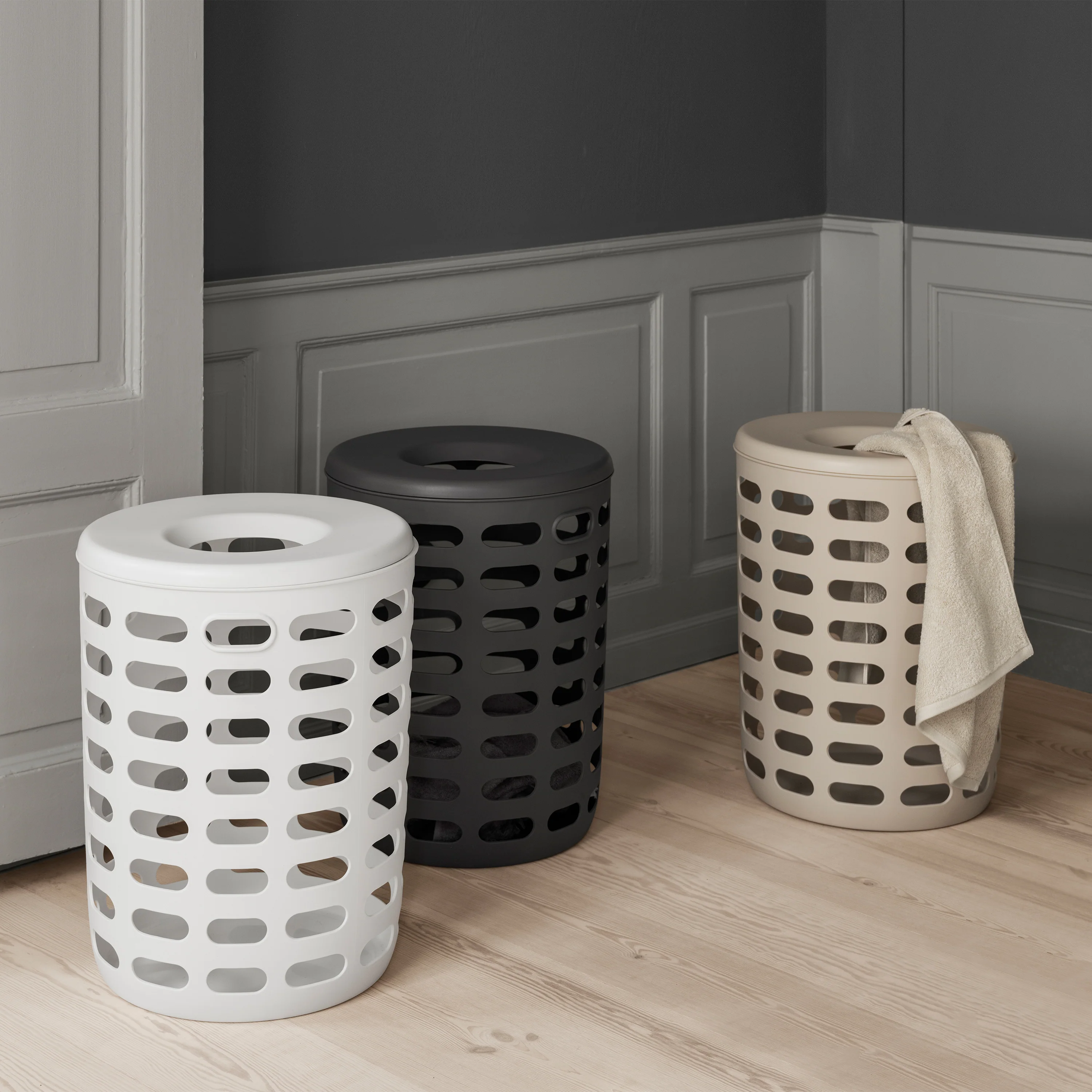 Korie Laundry Basket with Lid - Image 9