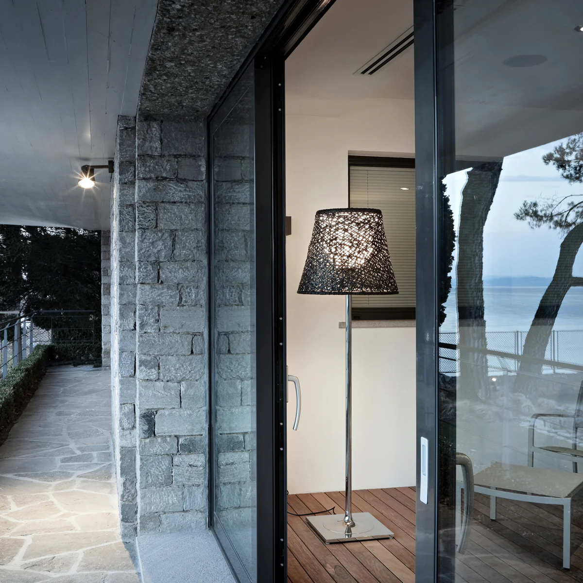 Ktribe F3 Outdoor Floor Lamp - Image 8