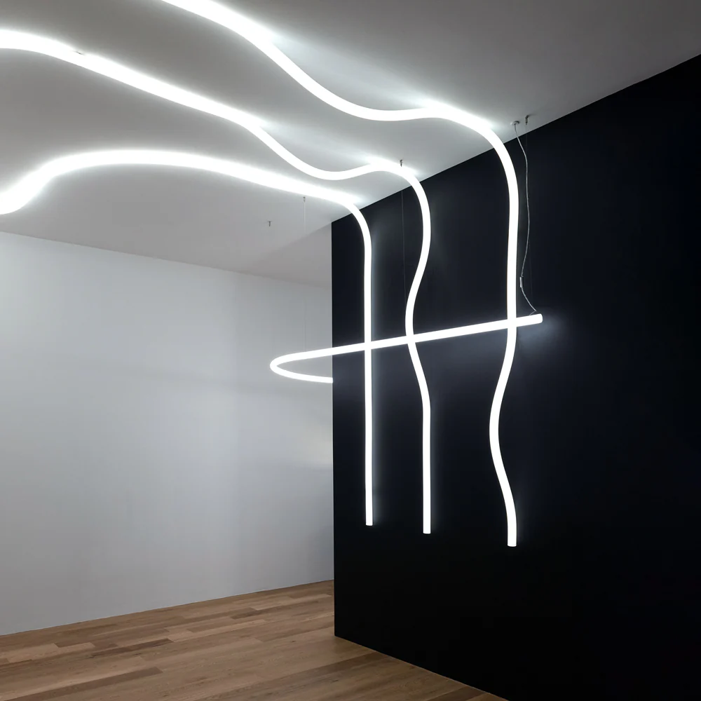 La Linea Outdoor Wall/Ceiling Light - Image 2