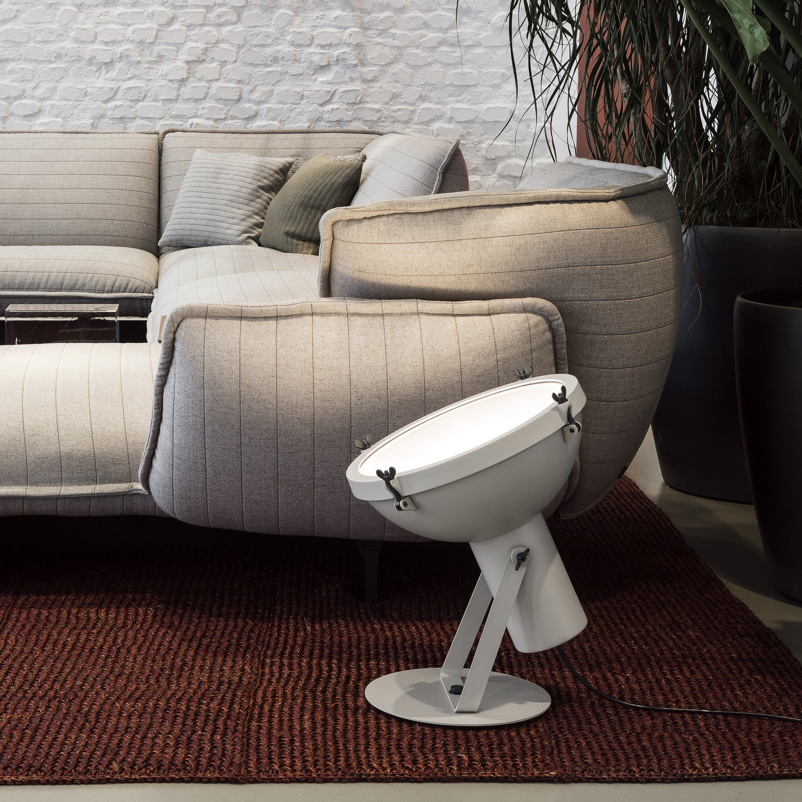 Le Corbusier Projecteur Floor Lamp - Image 2