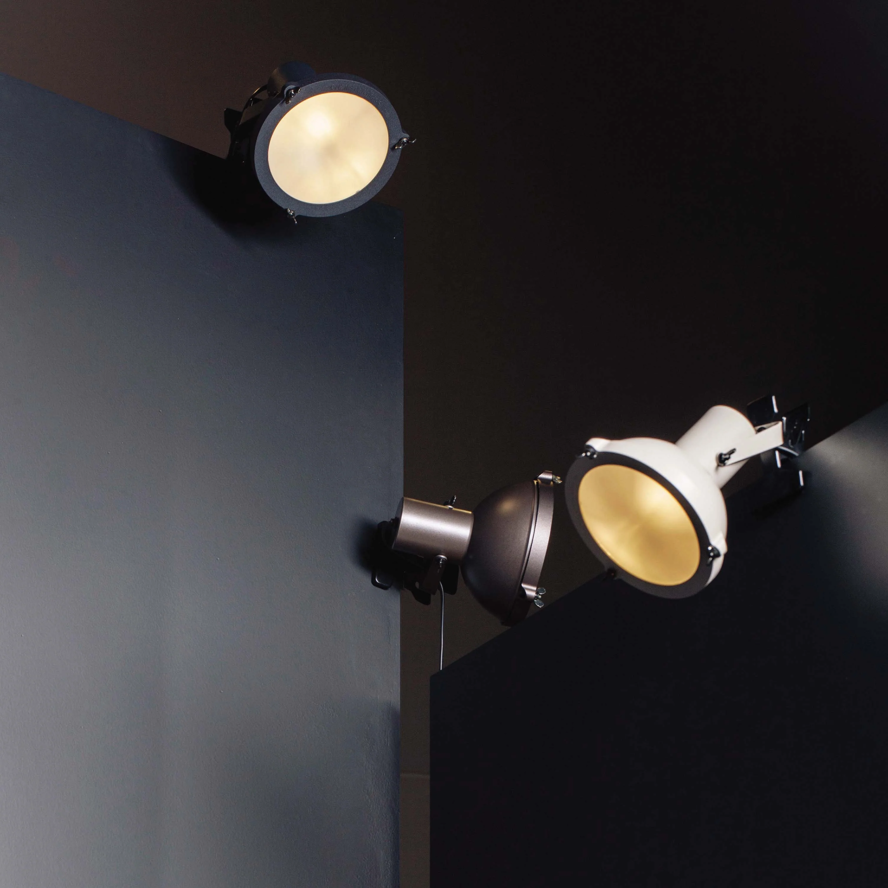 Le Corbusier Projecteur PiInza Clip Table Lamp - Image 9