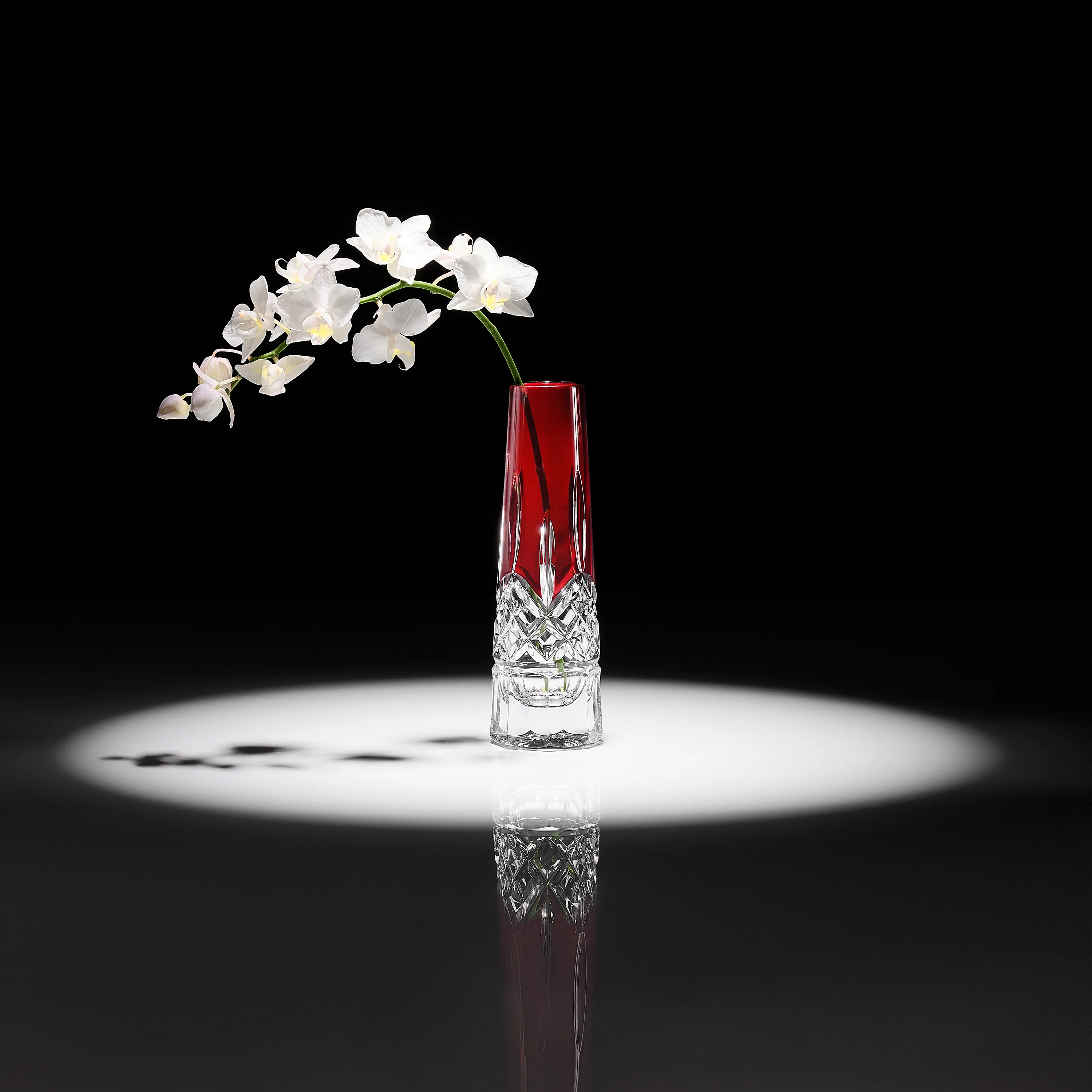 Lismore Red Bud Vase - Image 2
