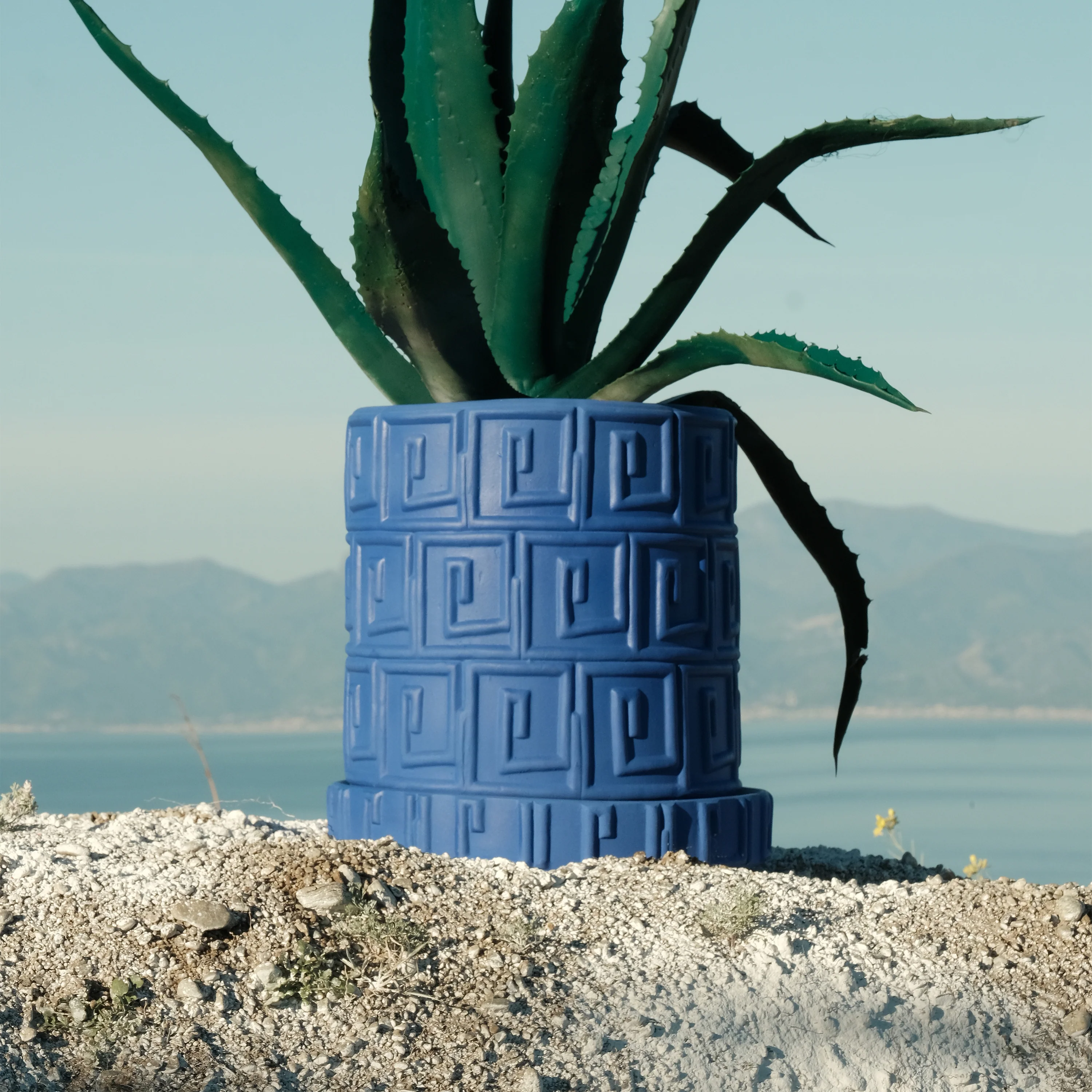 Magna Graecia Vase with Saucer - Image 11