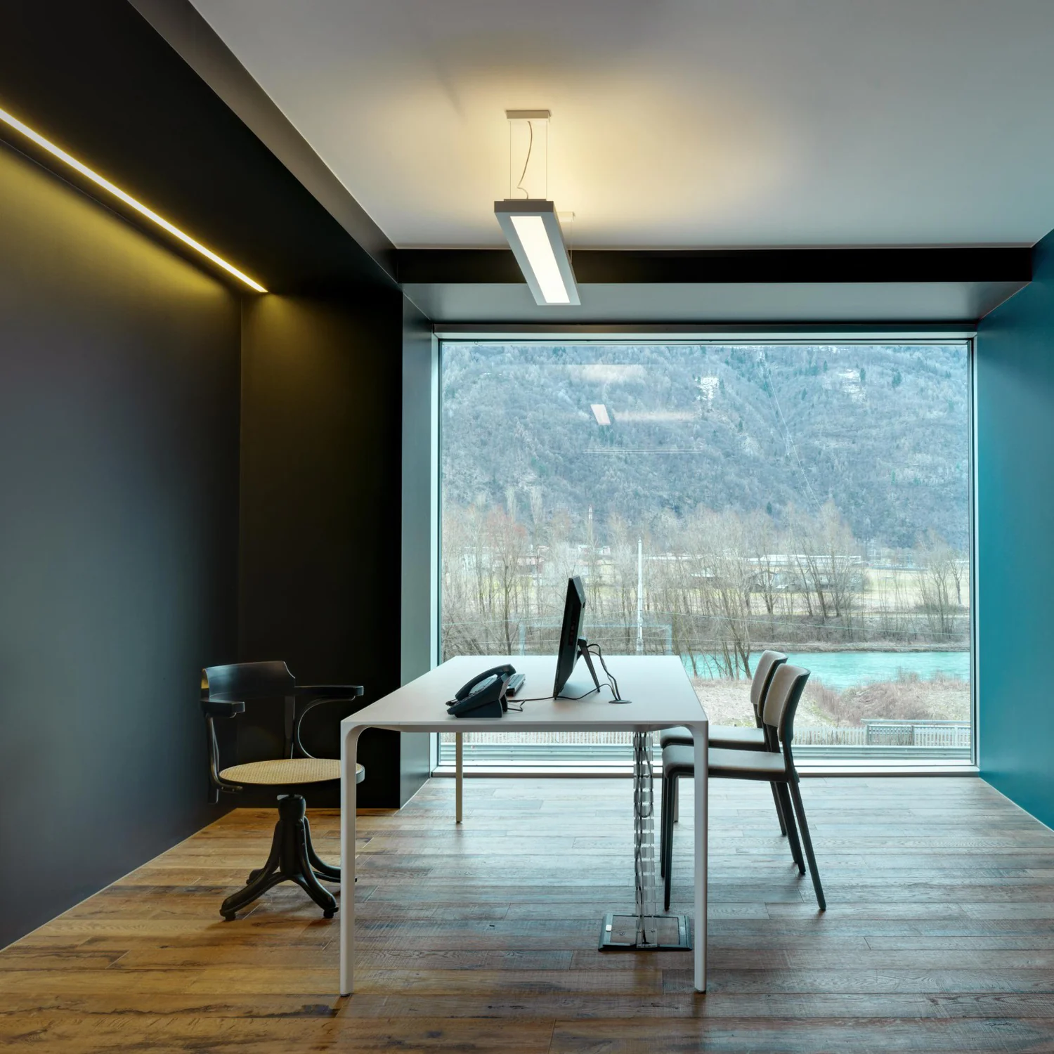 Nuur Desk Table - Image 9