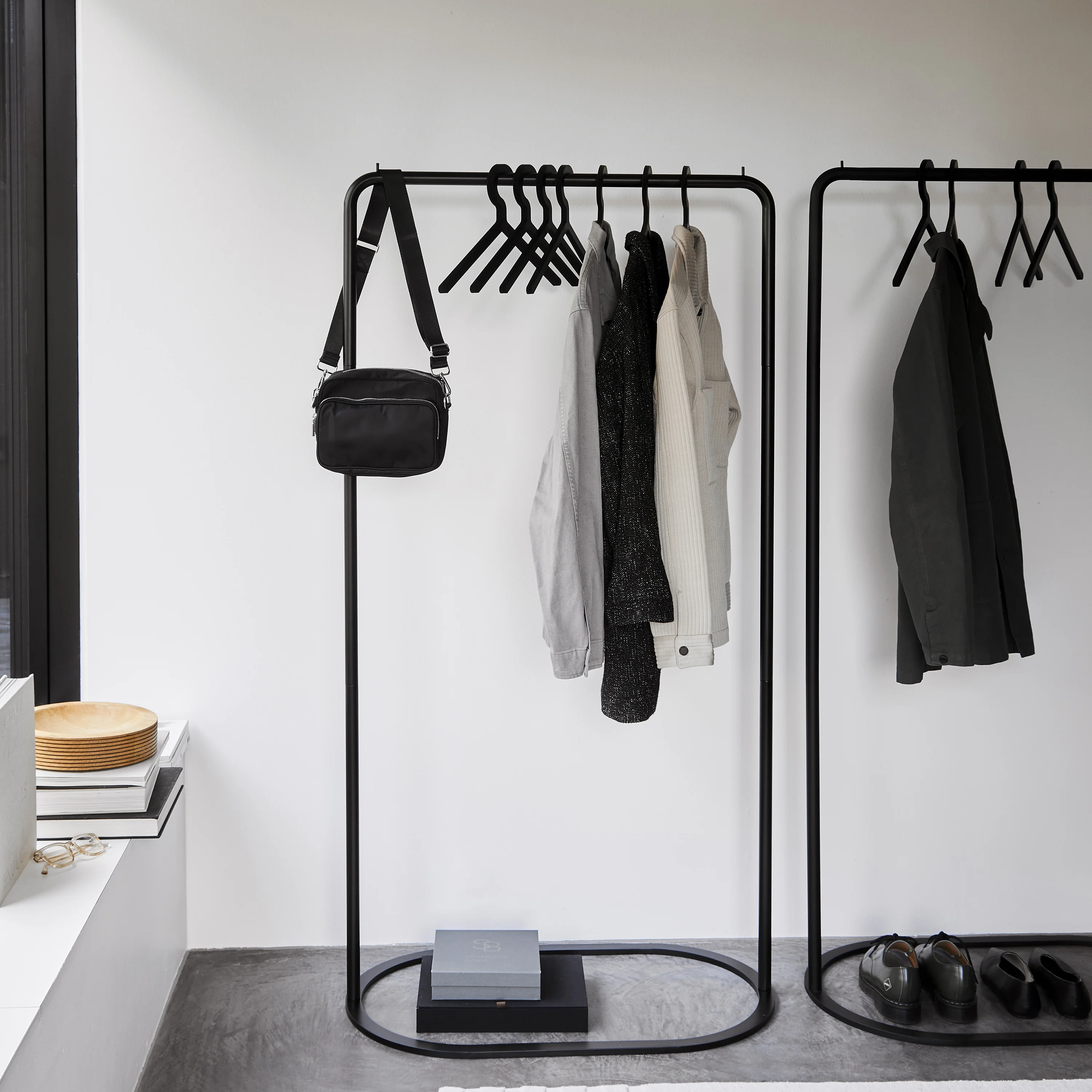O&O Clothes Rack - Image 4