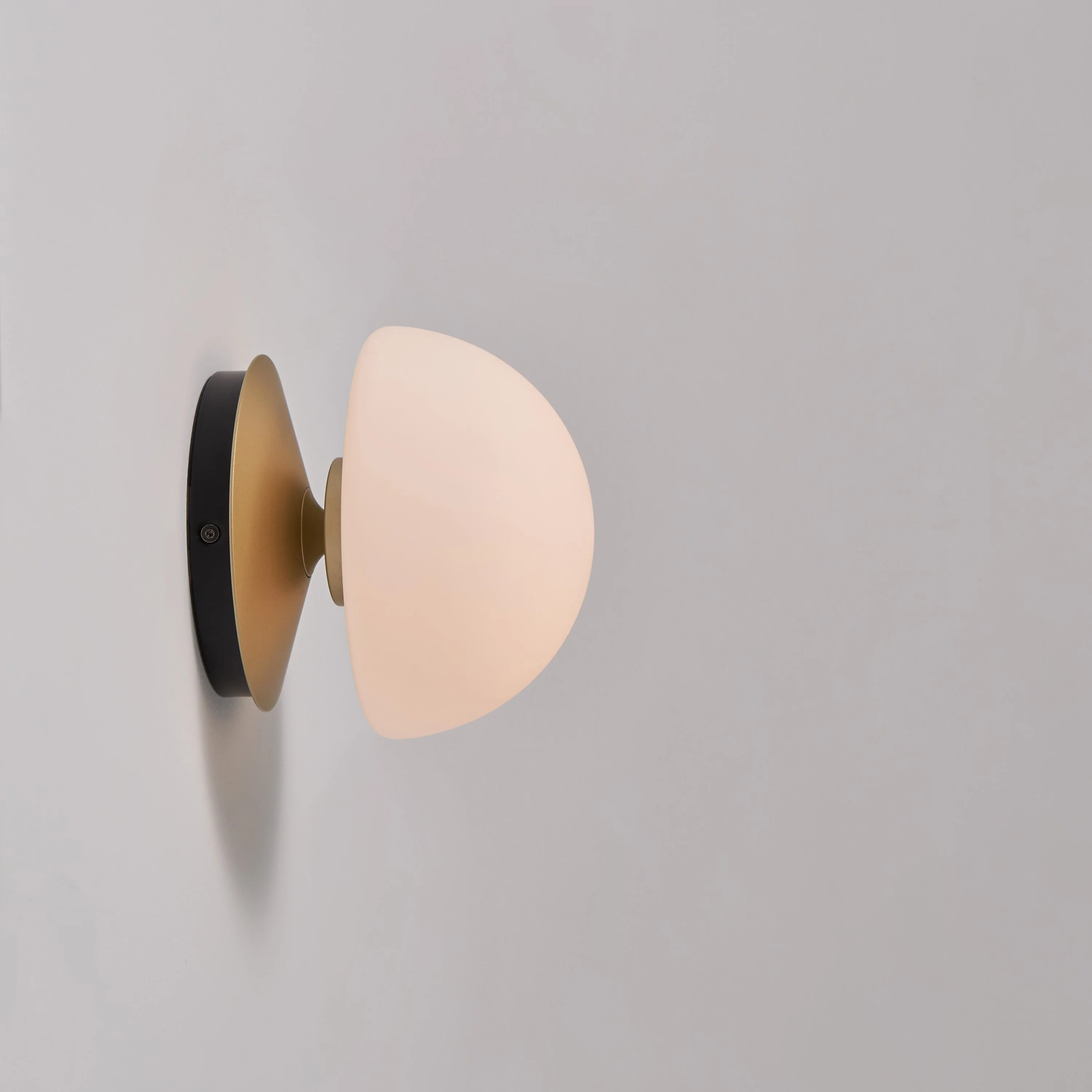 Pensee LED Wall Lamp - Image 4