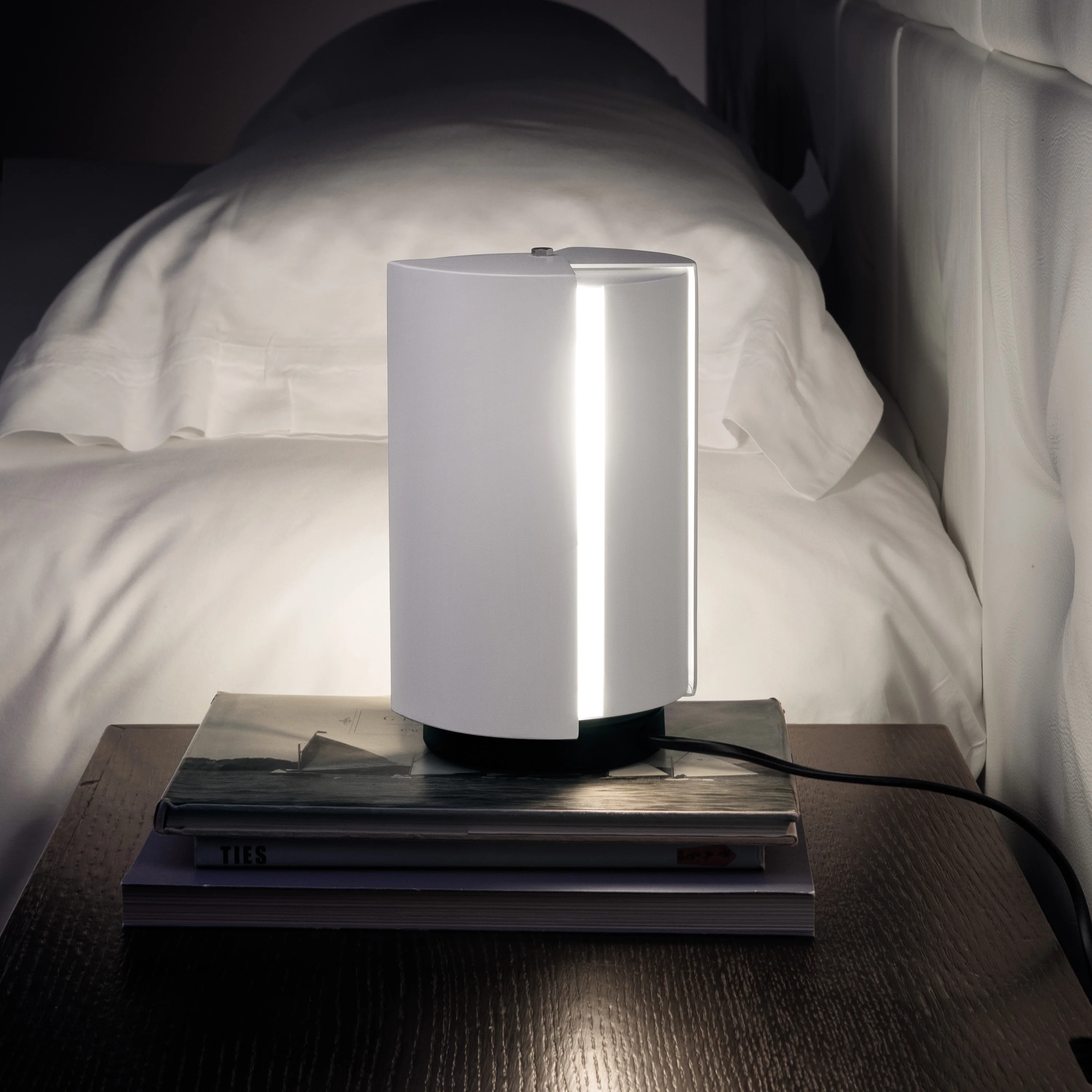 Perriand Pivotante a Poser Table Lamp - Image 6