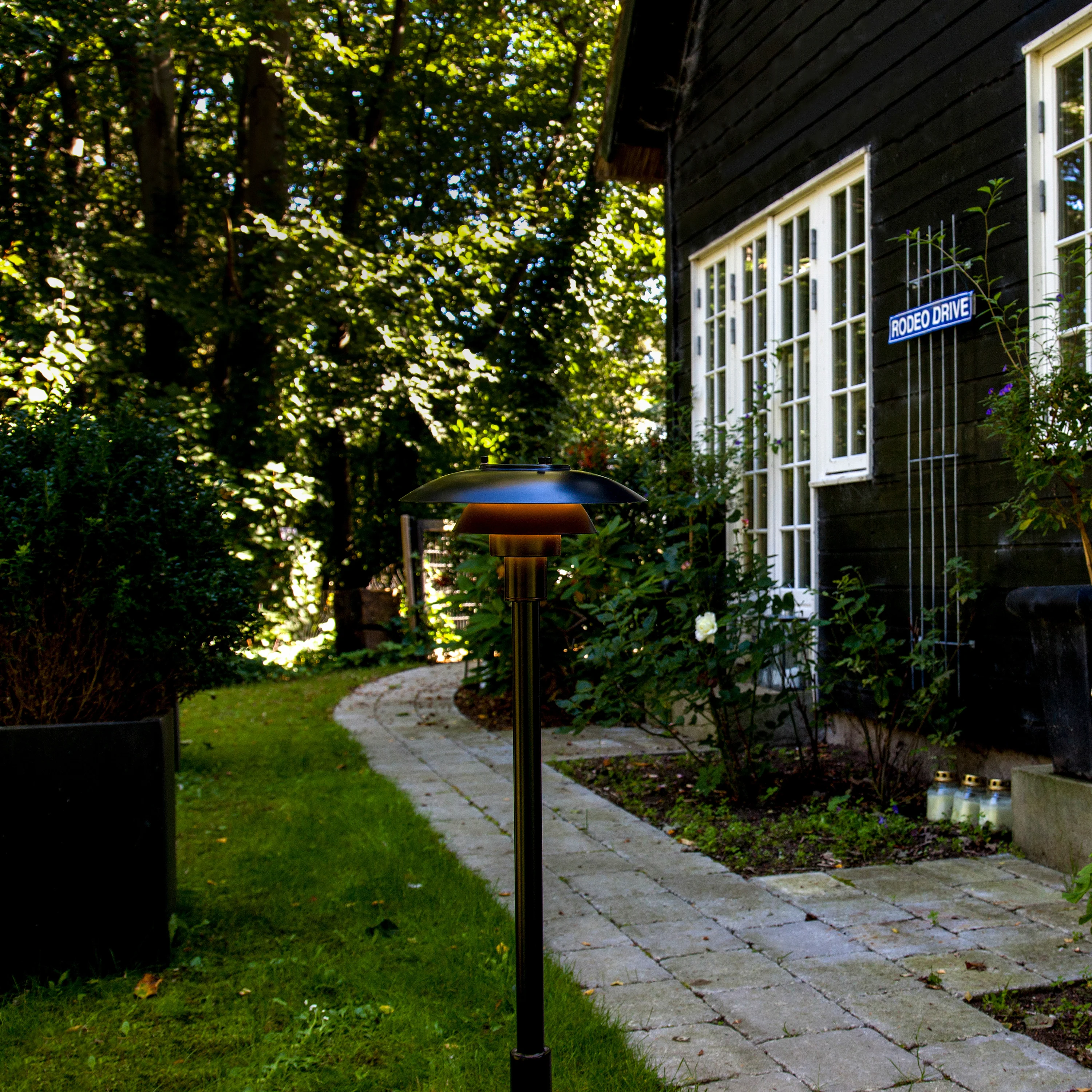 PH 3-2½ Outdoor Bollard - Image 2