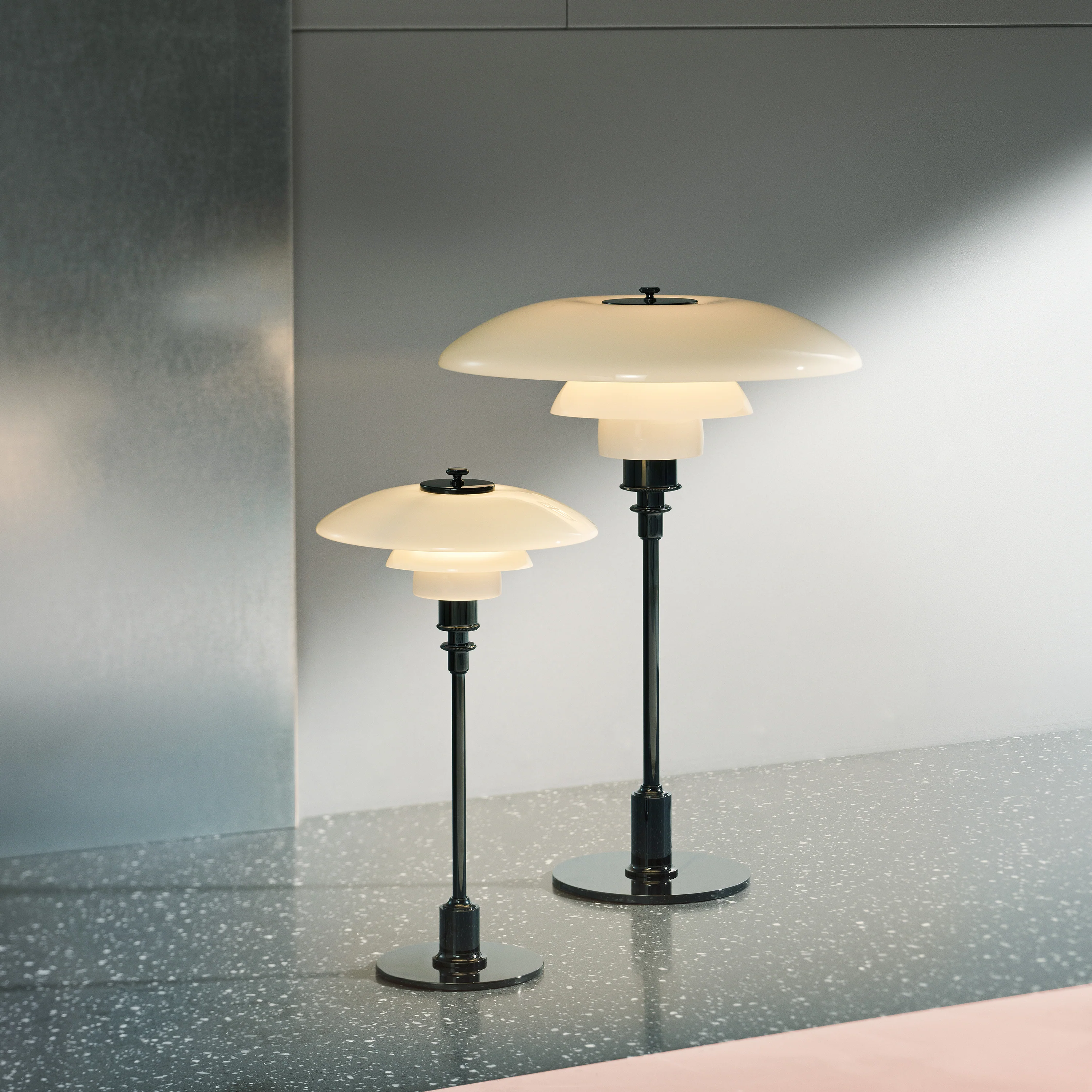 PH 3½-2½ Glass Shade Table Lamp - Image 2