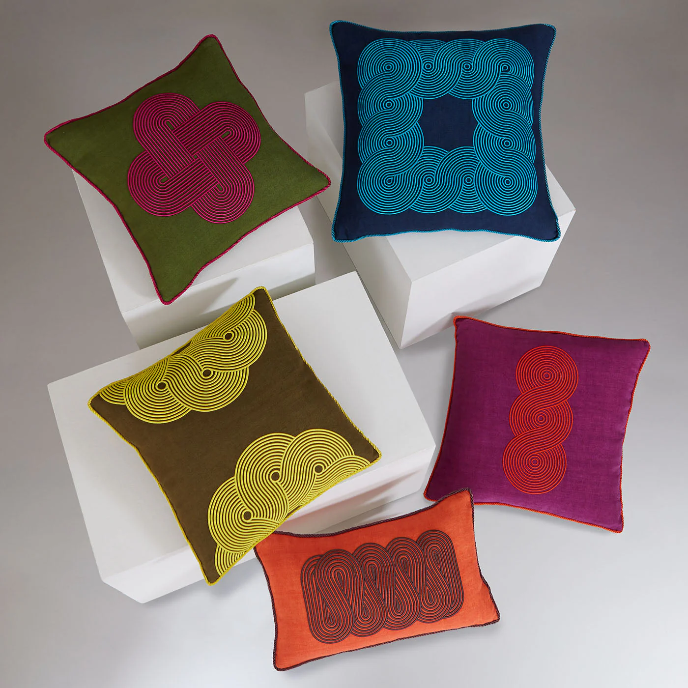 Pompidou Loops Throw Pillow - Image 4