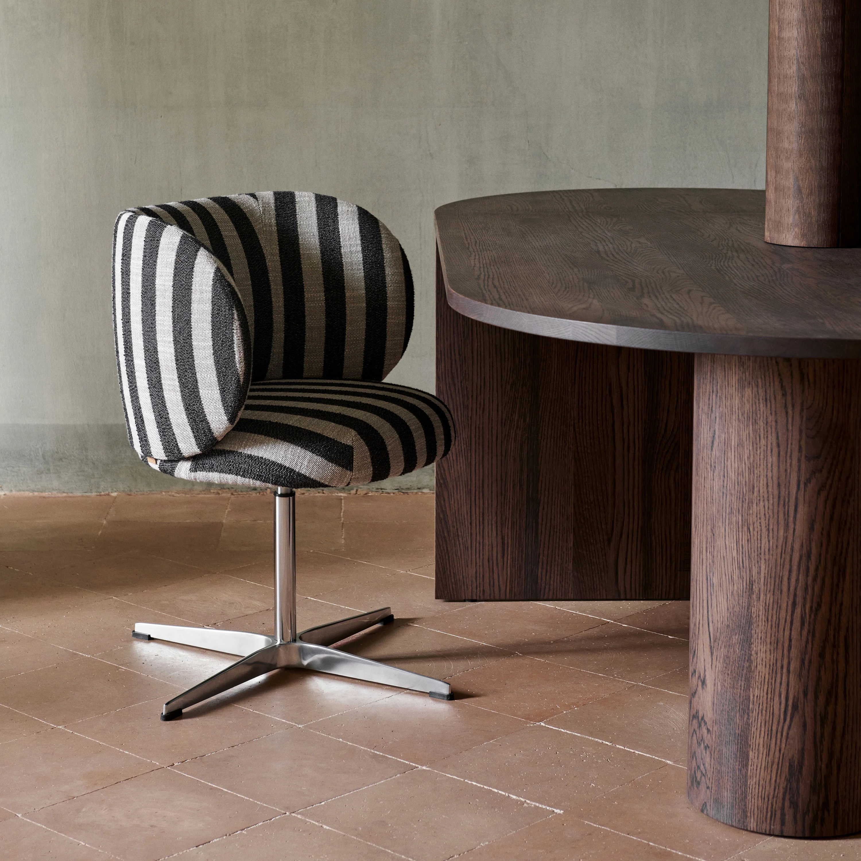Pylo Dining Table - Image 8