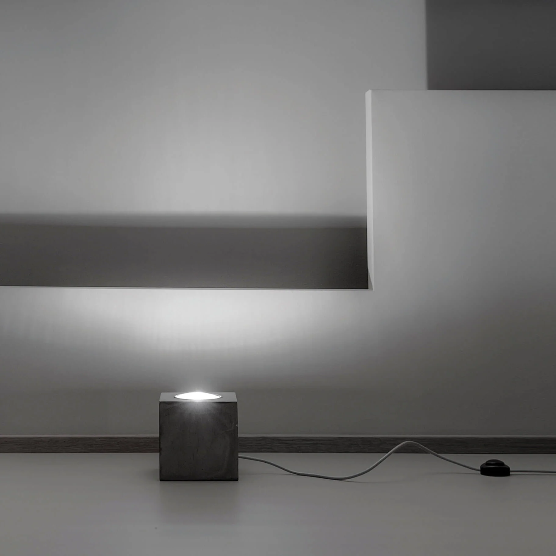 Q Floor Lamp - Image 3