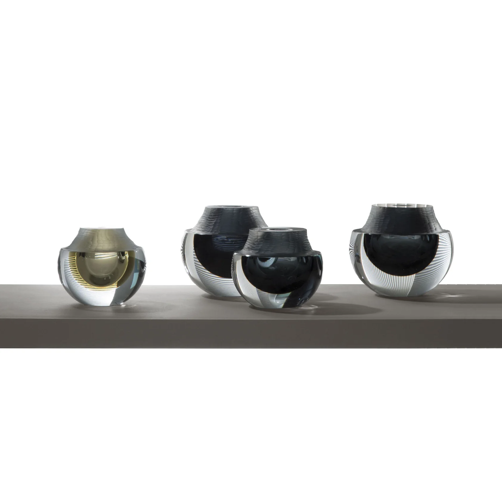 Rocco Crystal Vase - Image 8
