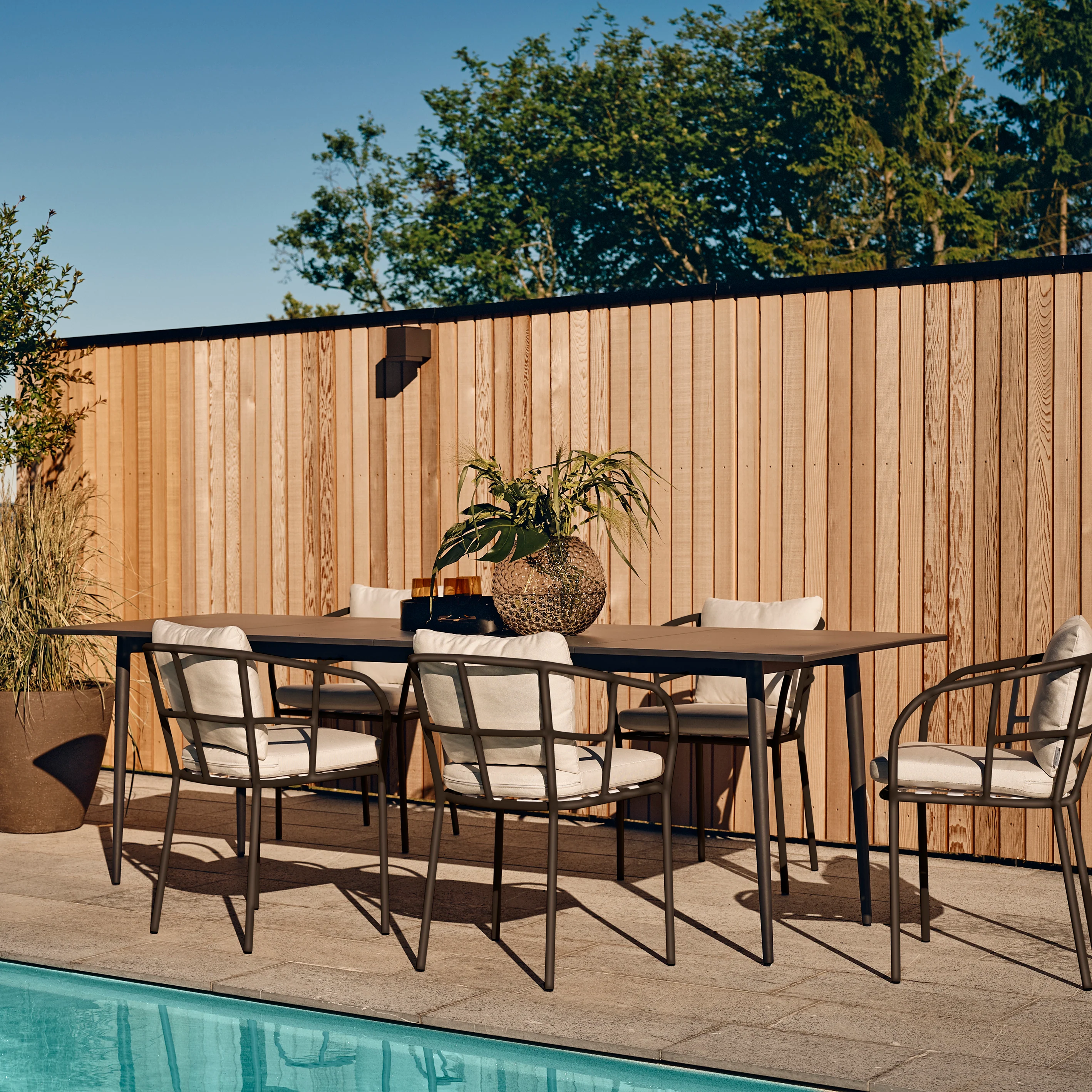 Salto Outdoor Dining Table - Image 2