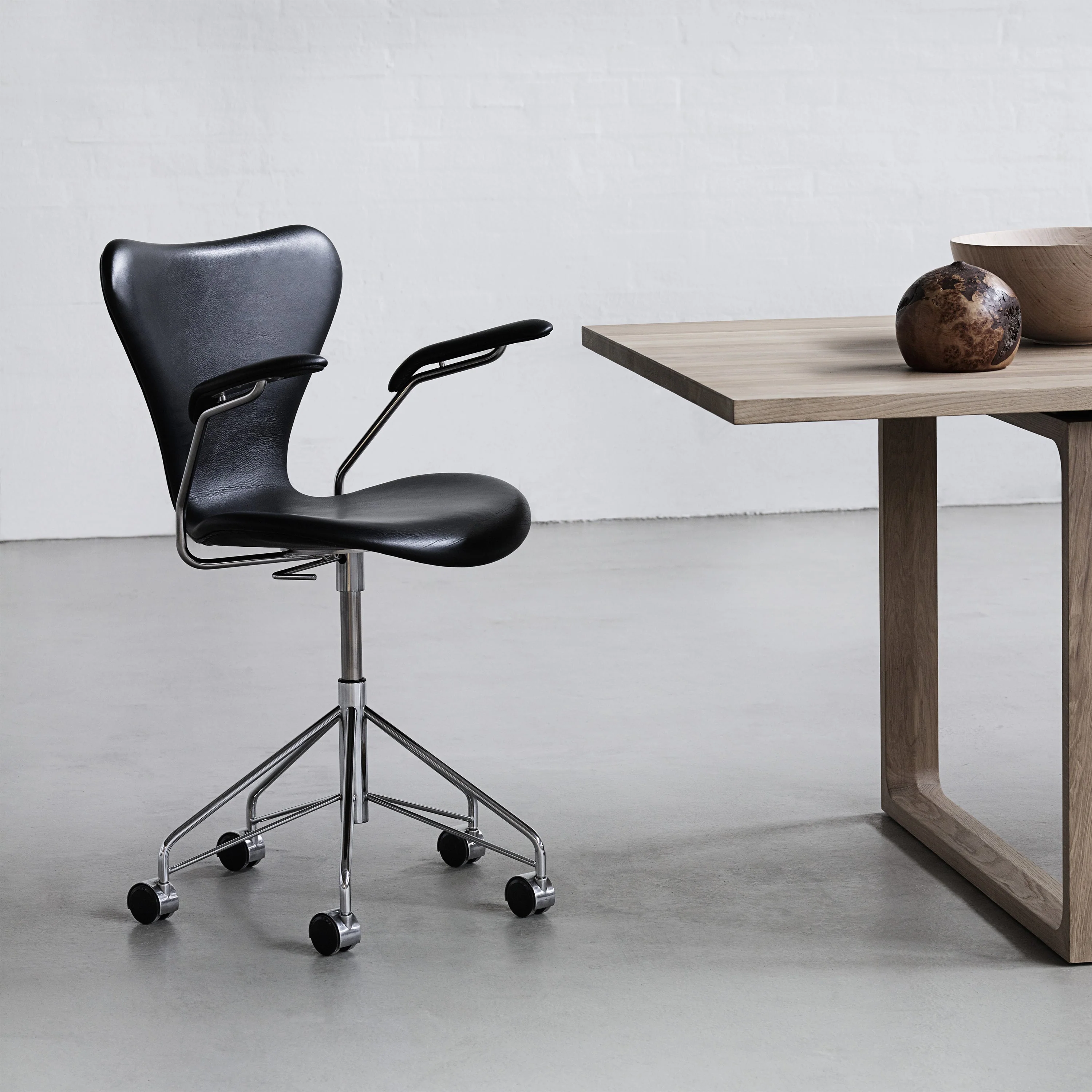 Series 7 Upholstered Task Chair - Image 4