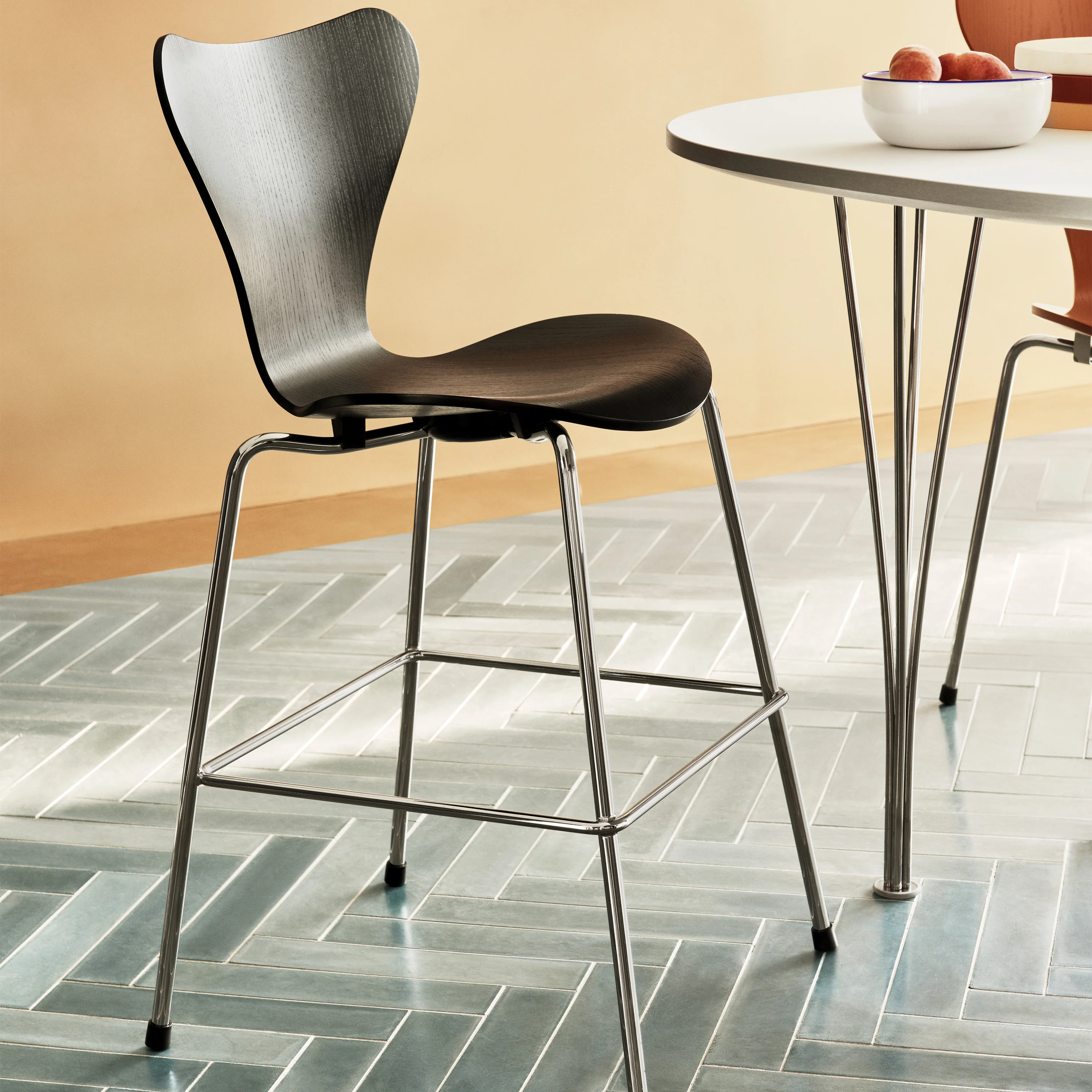 Series 7 Stool - Image 7