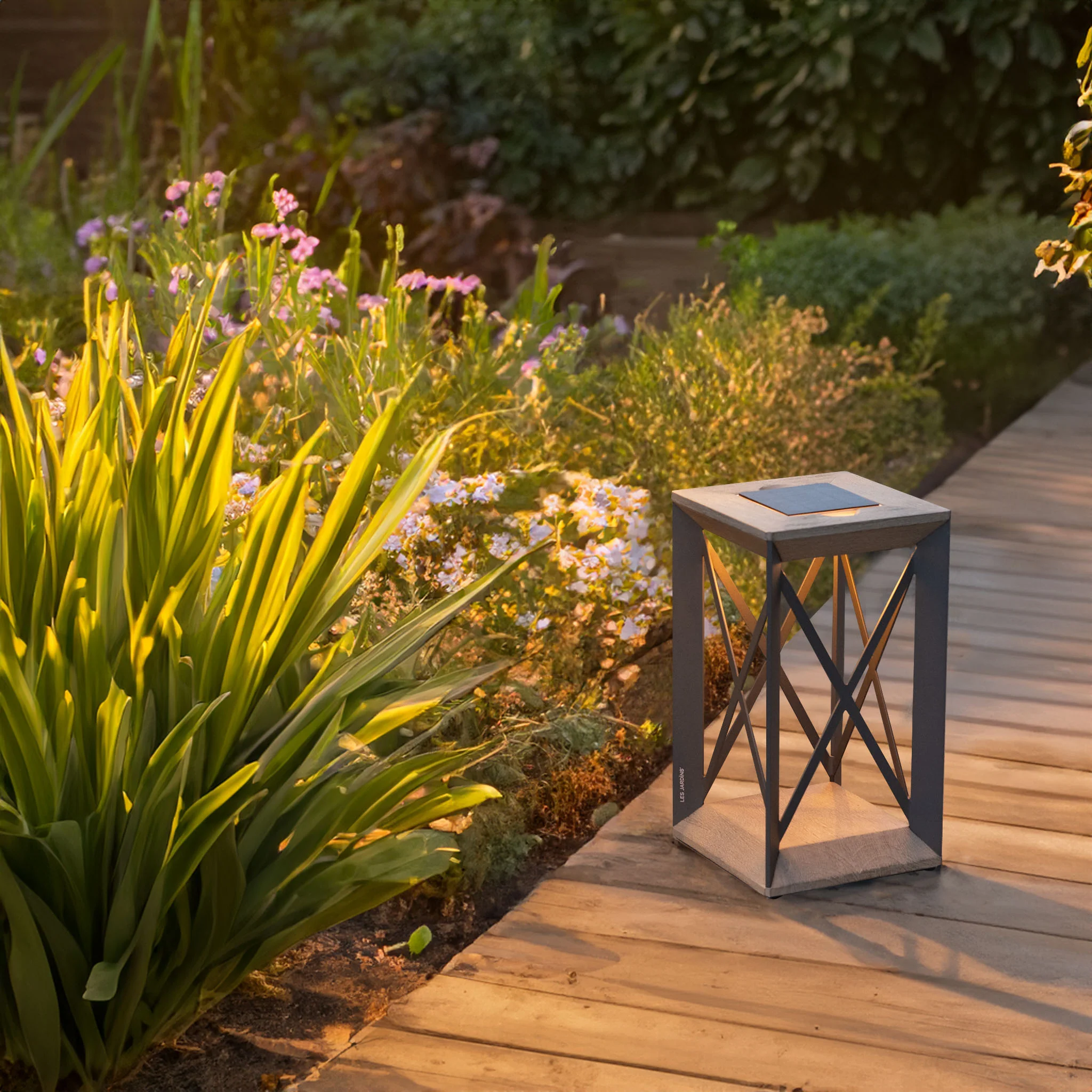 Soho Solar Outdoor LED Lantern - Image 5