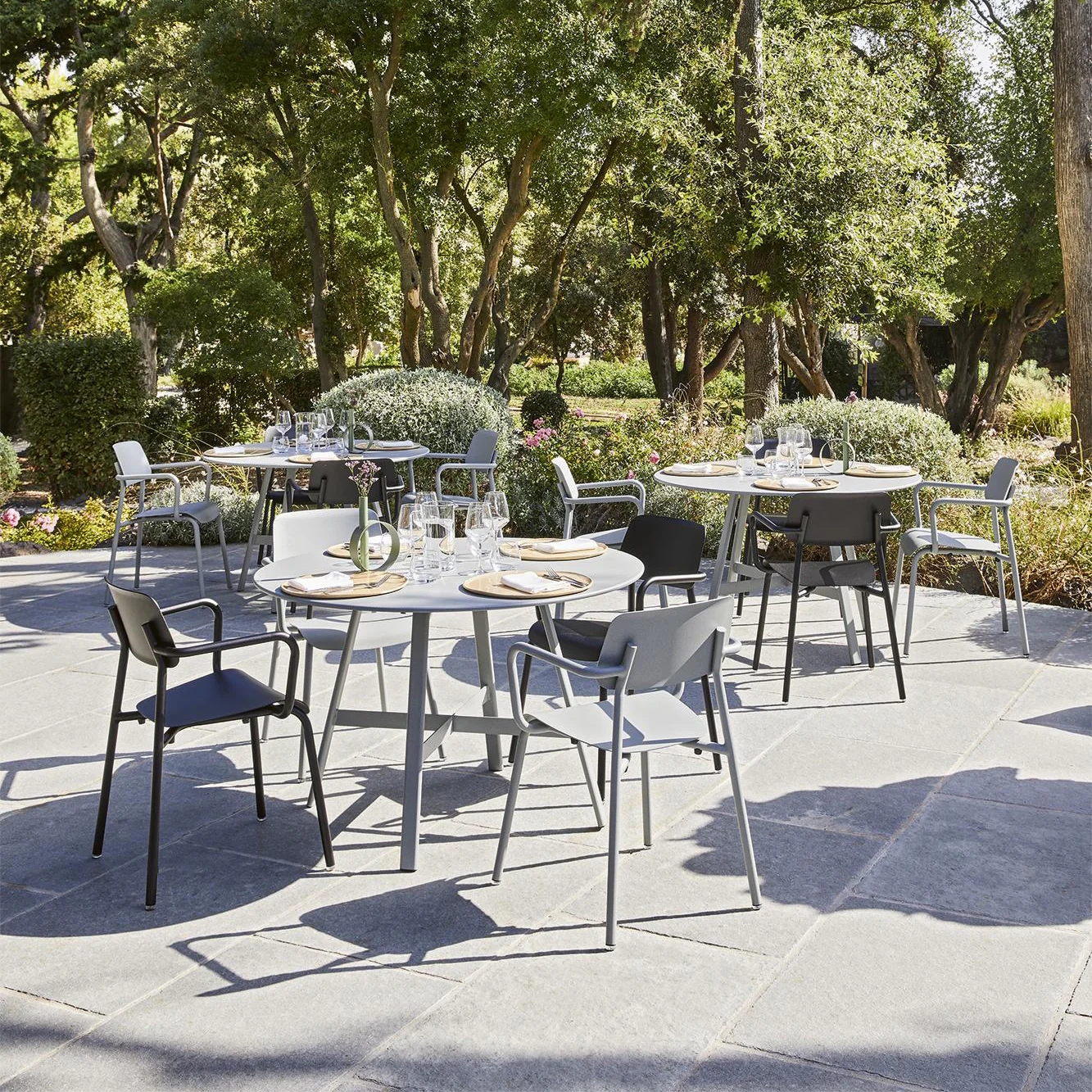 So'O Outdoor Dining Table - Image 32