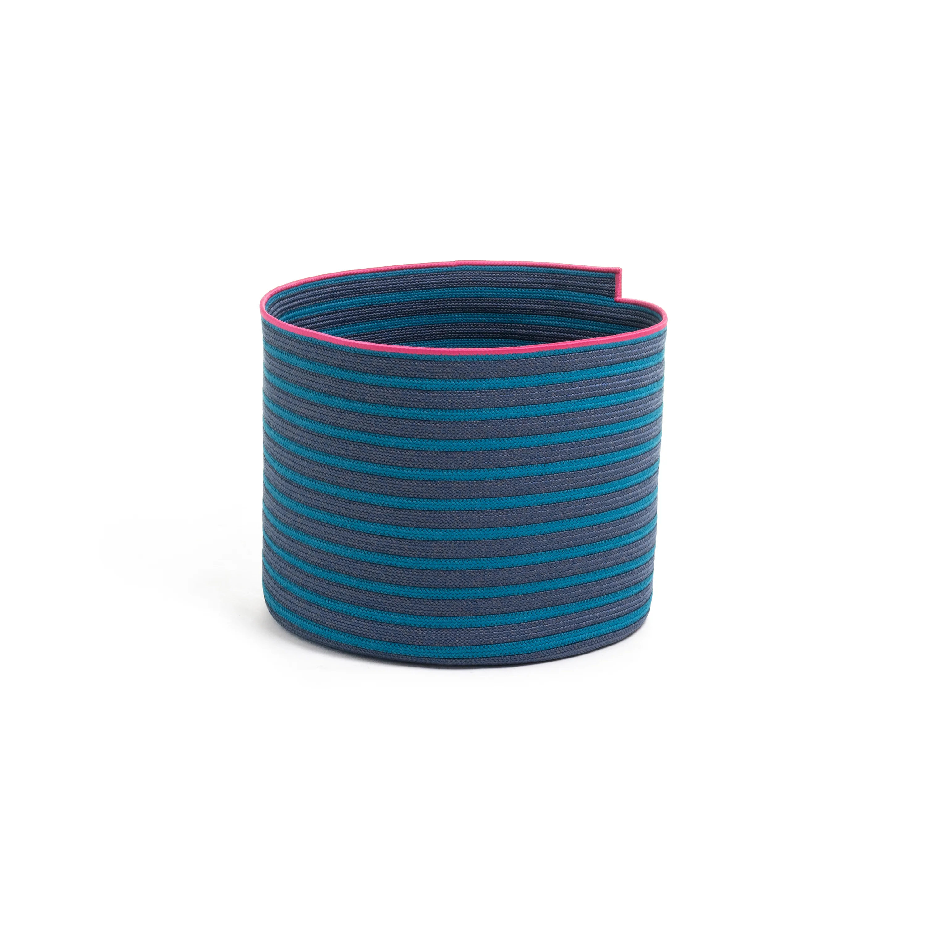 South Outdoor Basket - Image 4
