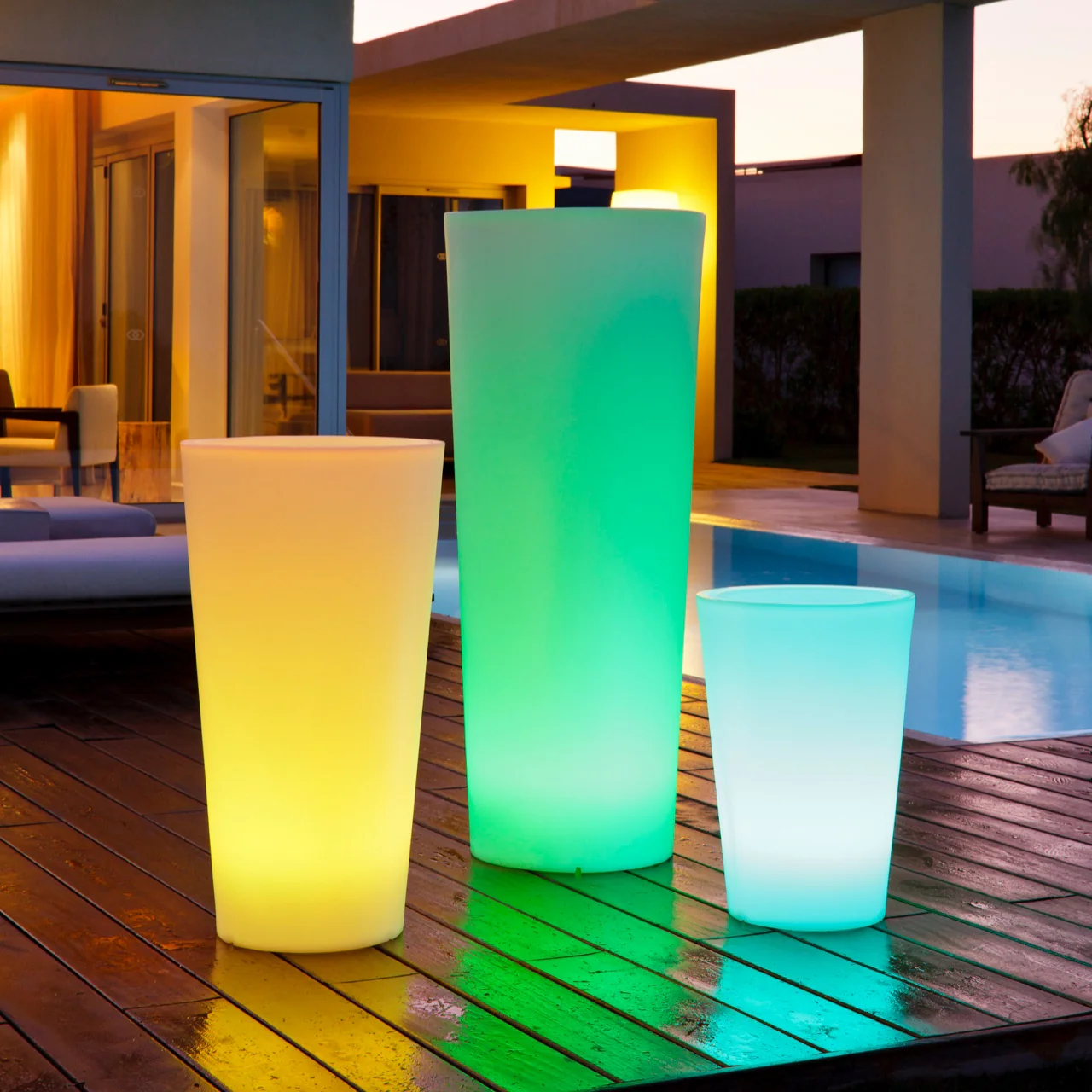 Tango Illuminated Bluetooth LED Outdoor Pot Plant - Image 12