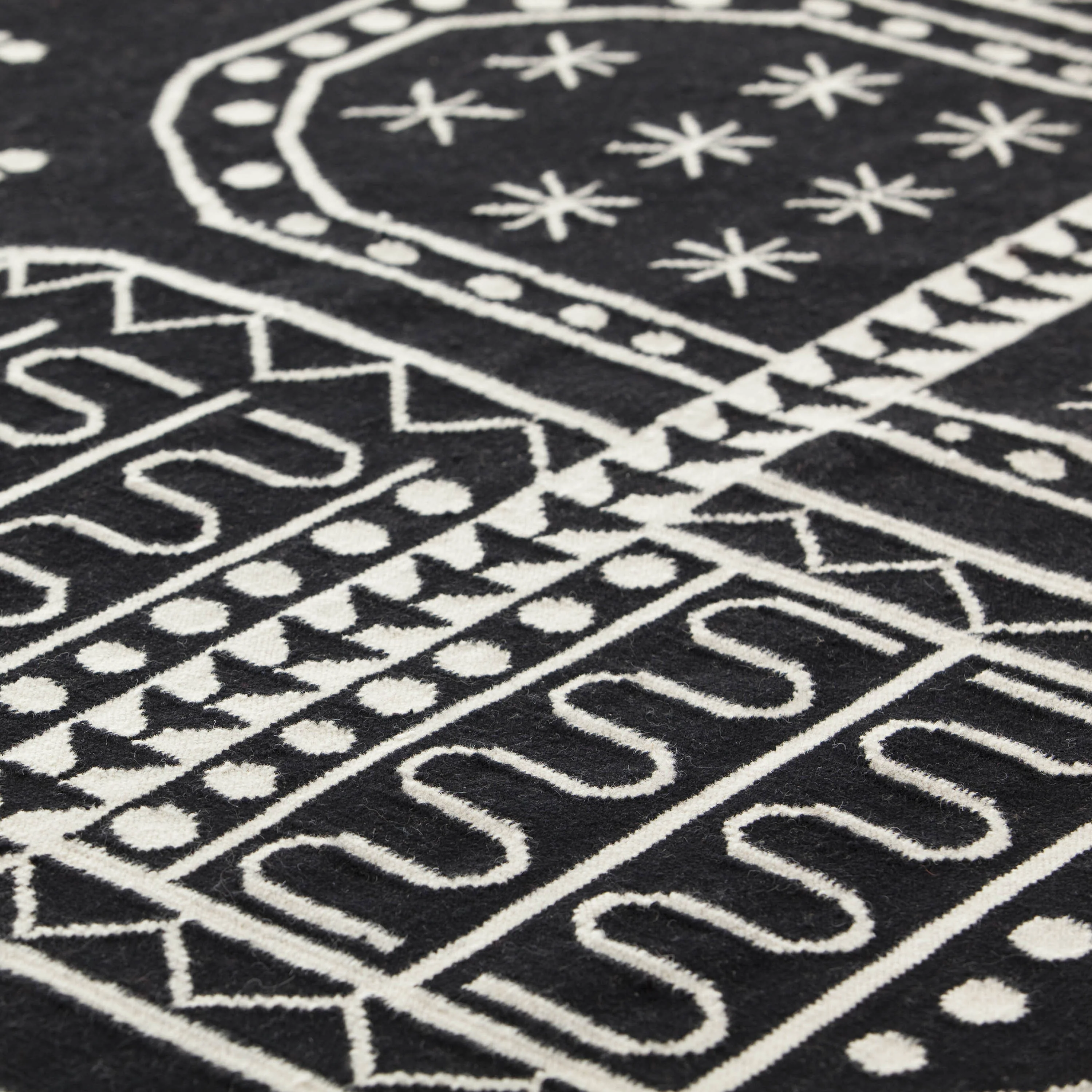 Tasili Wool Kilim Rug - Image 7