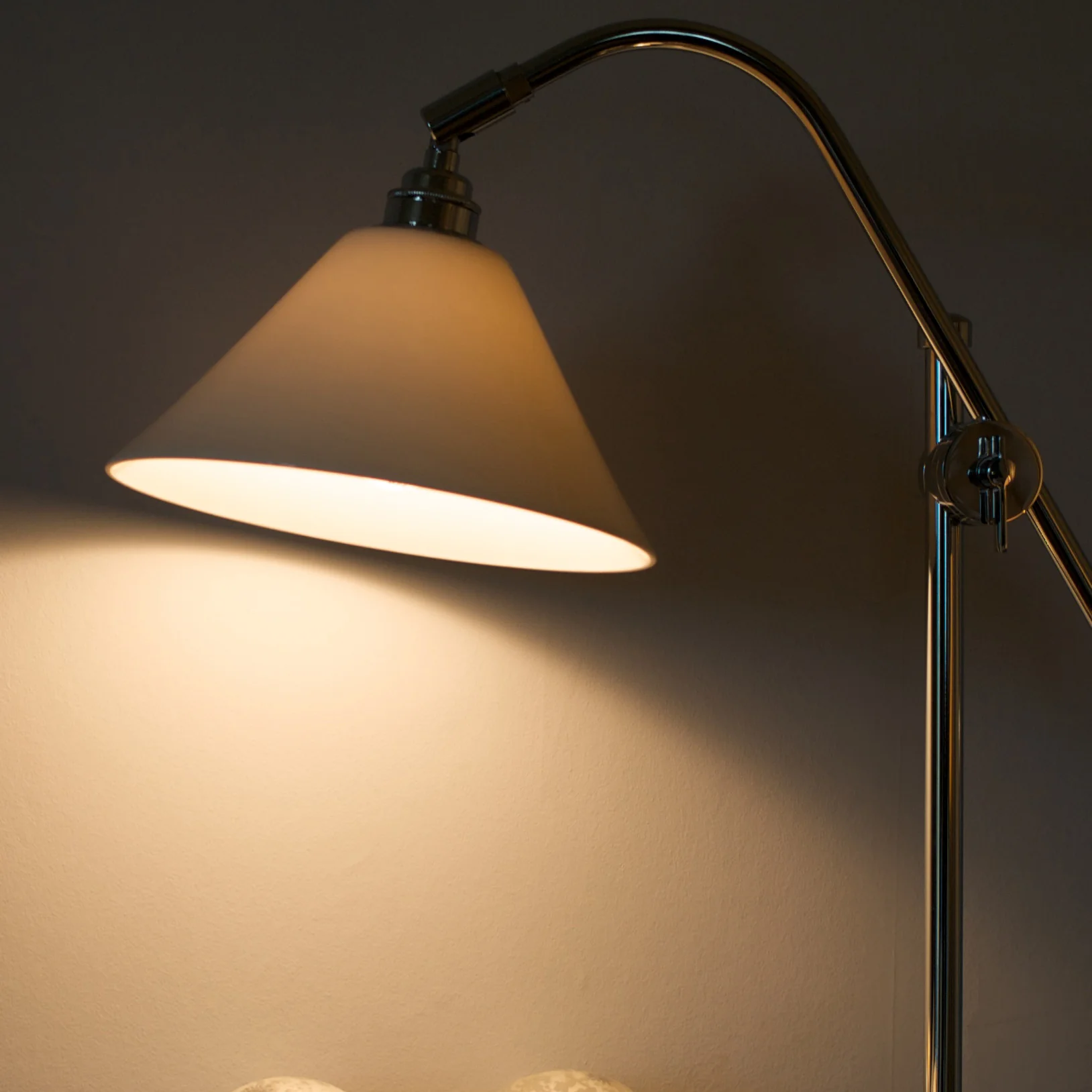Task Ceramic Table Lamp - Image 3