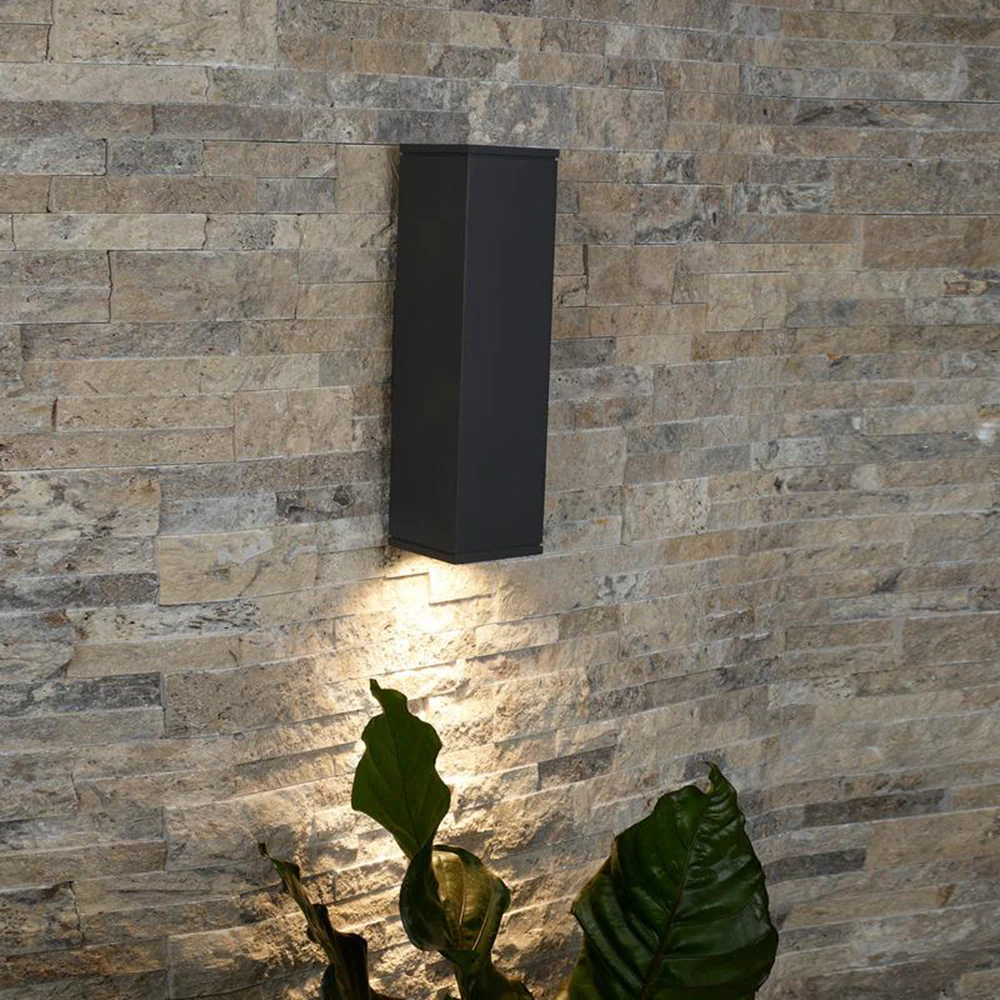 Sean Lavin Tegel 18 Outdoor Wall Light - Black - Image 3