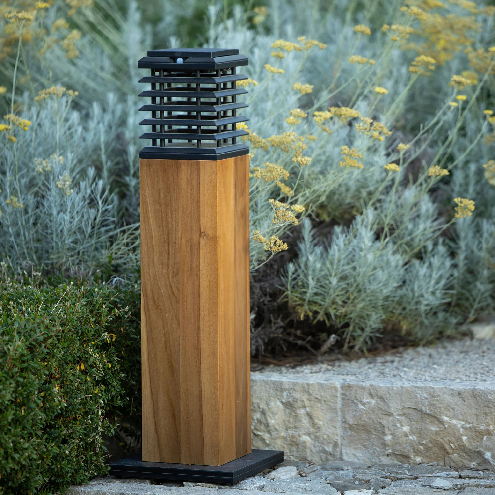 Tekura Solar Outdoor LED Pathway Light - Image 3