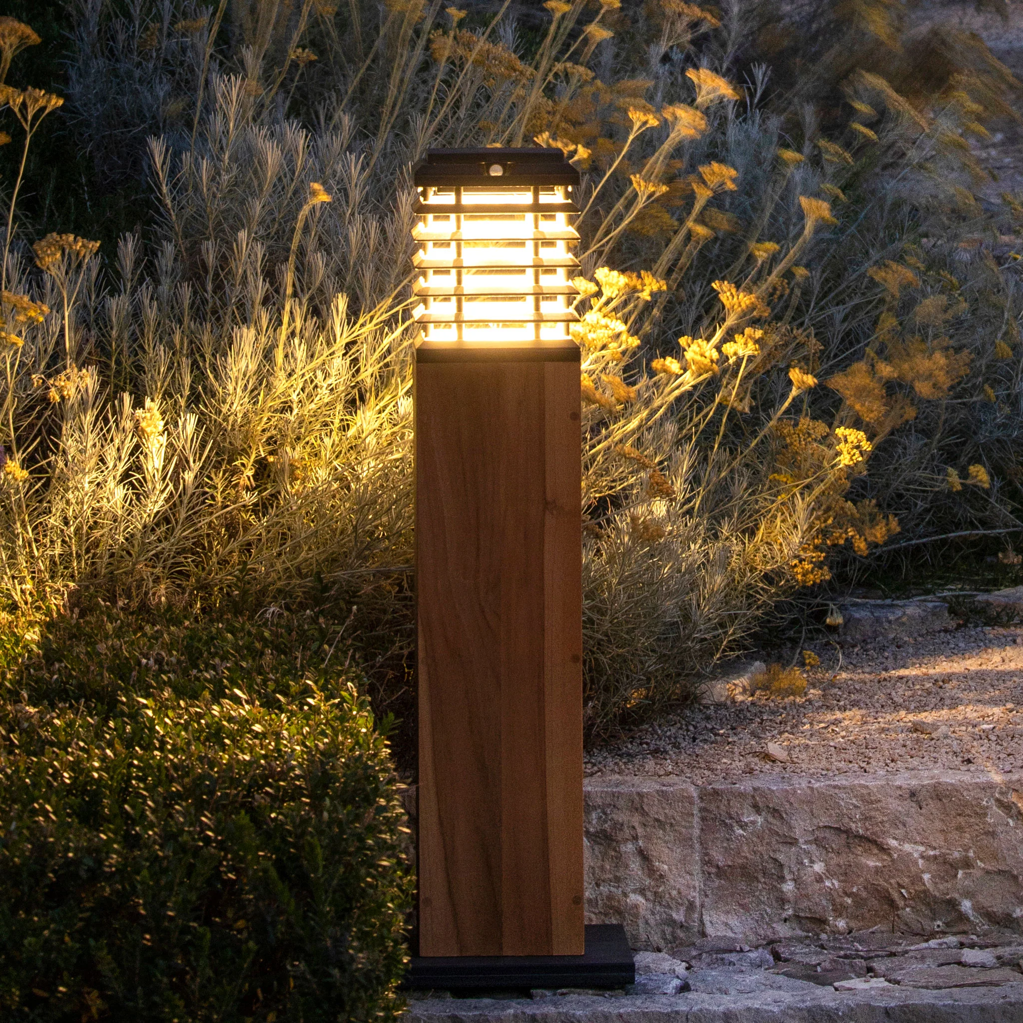 Tekura Solar Outdoor LED Pathway Light - Image 4