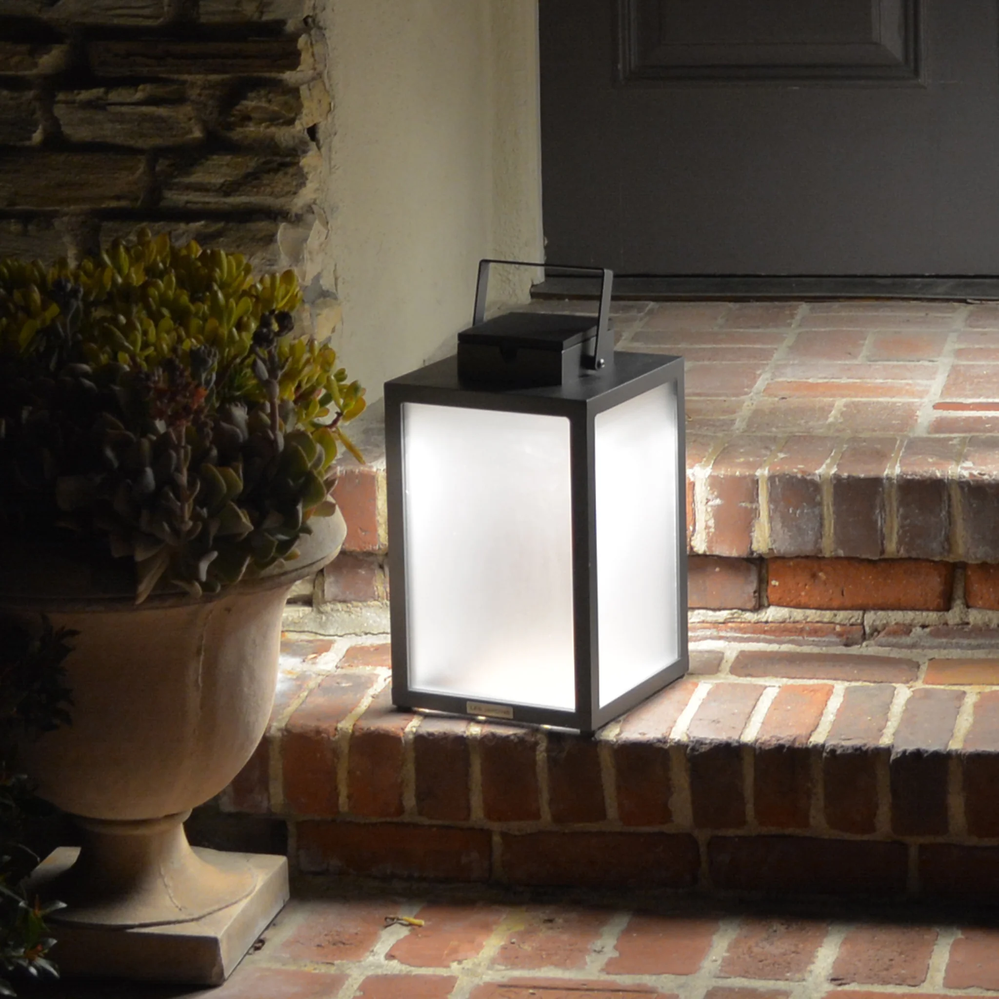 Tradition Solar Outdoor LED Lantern - Image 3