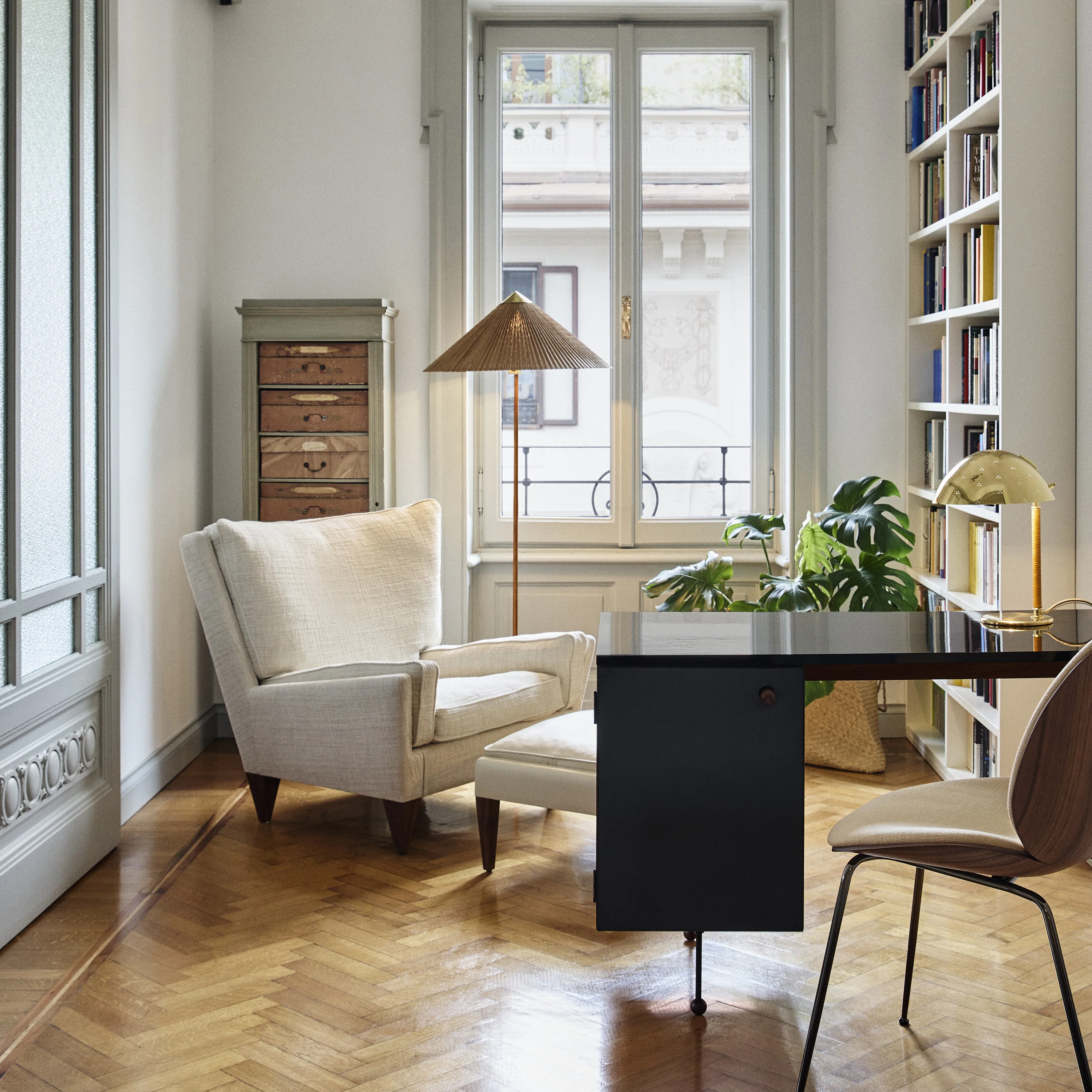 V11 Lounge Chair - Image 13