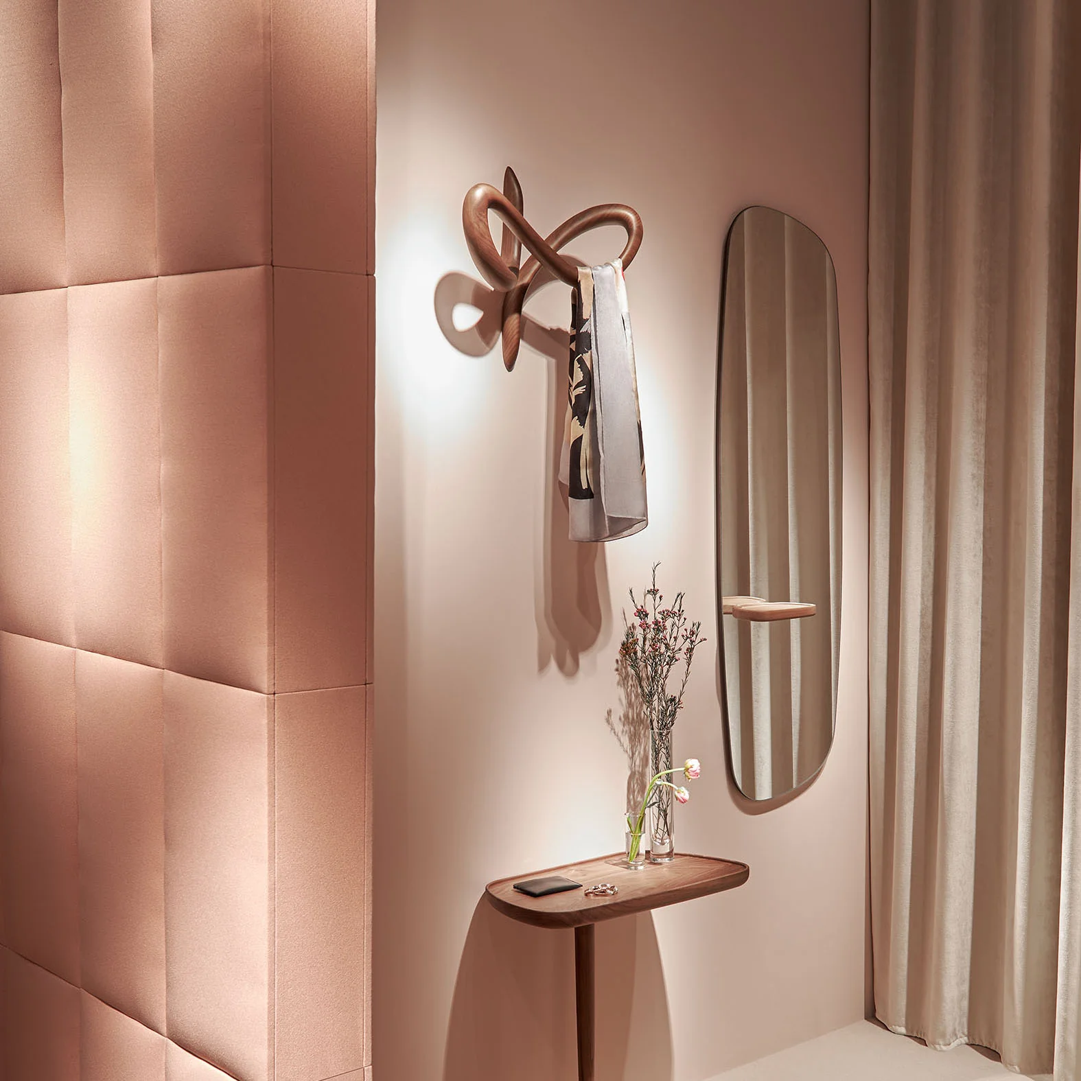 Vertigo Coat Hanger - Image 10