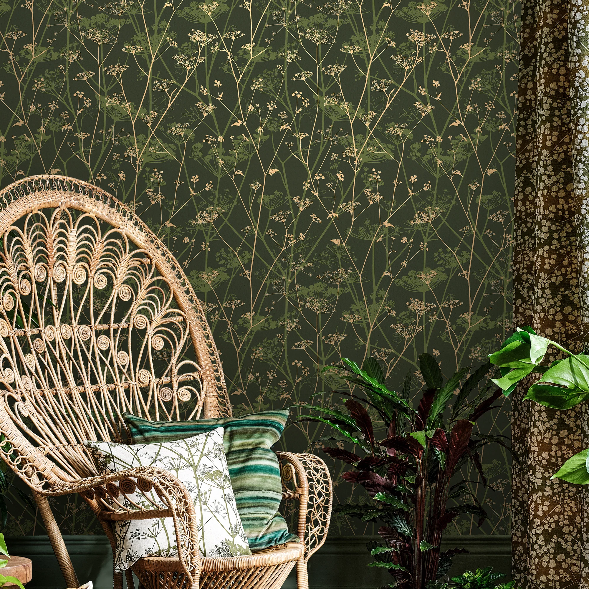 Clarissa Hulse Wild Chervil Kingfisher and Gold Wallpaper - Image 6