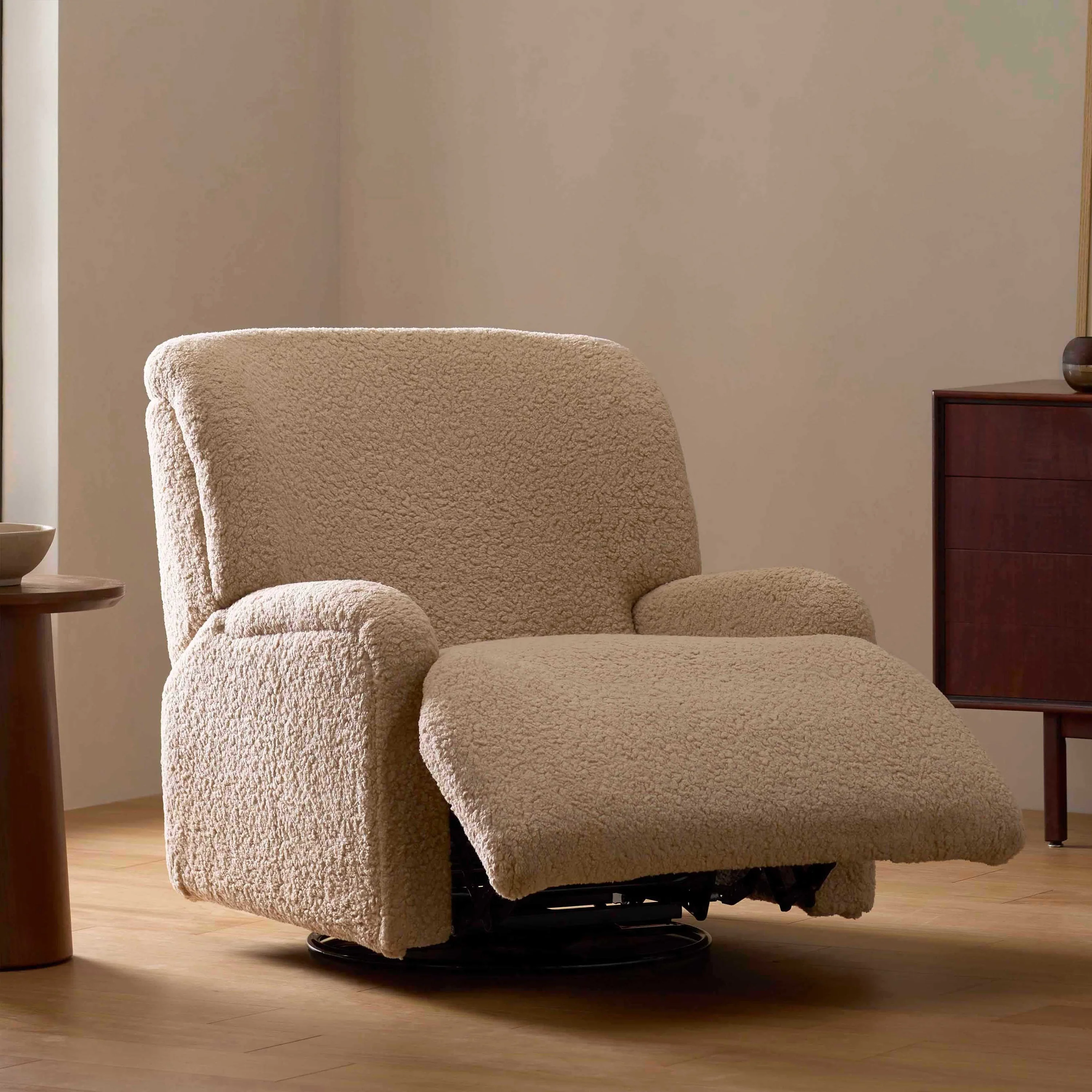 Winslow Extra Wide Recliner and Swivel Glider - Image 8